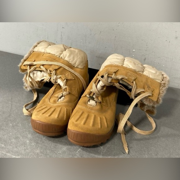 Timberland Shoes - Women’s Timberland winter boots - size 10